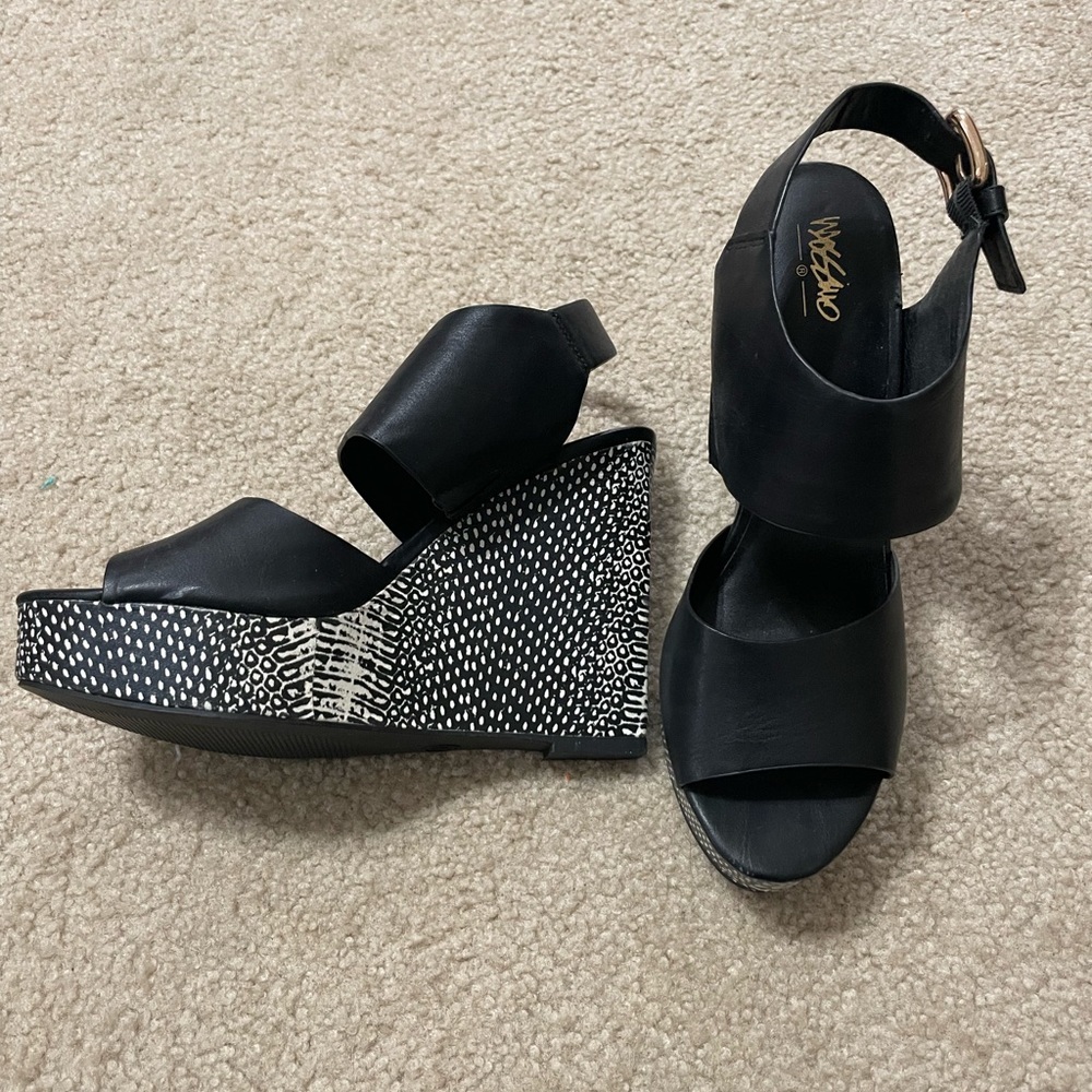 S9 Black, White and Gold Wedge